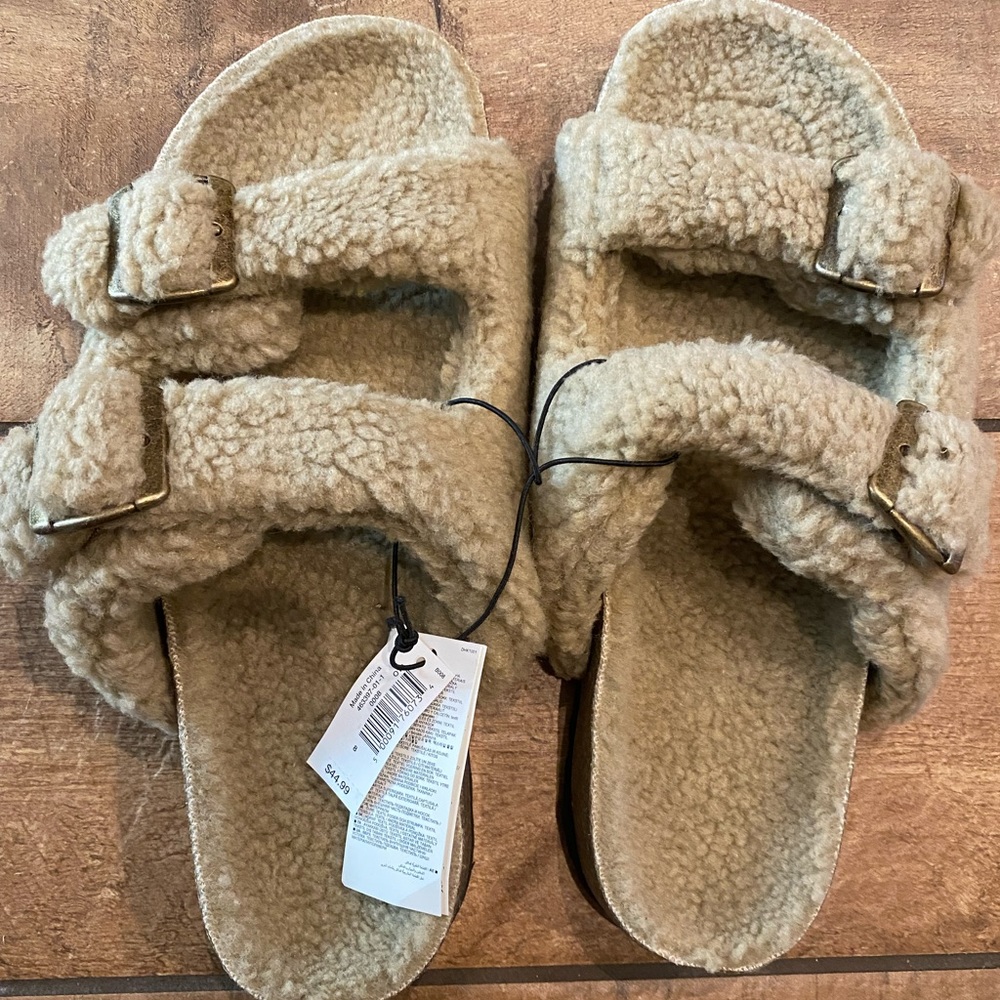 GAP Sherpa slippers